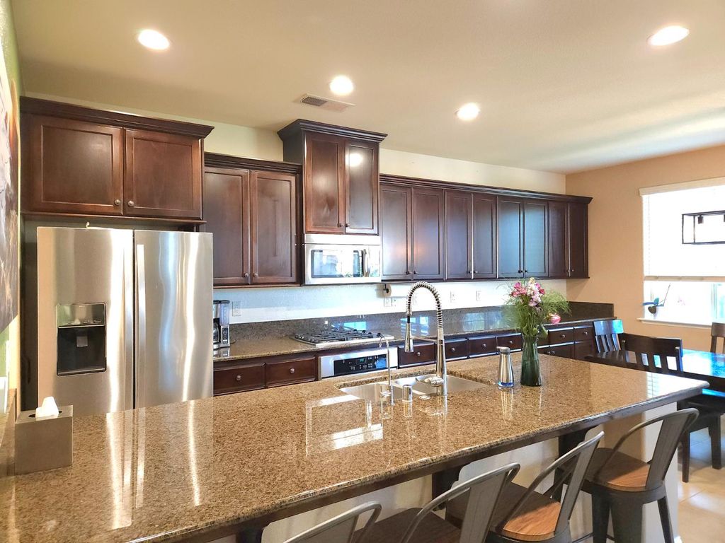 Image 16 of property listing at 5989 E Via San Loppia Drive, Fresno, CA 93727