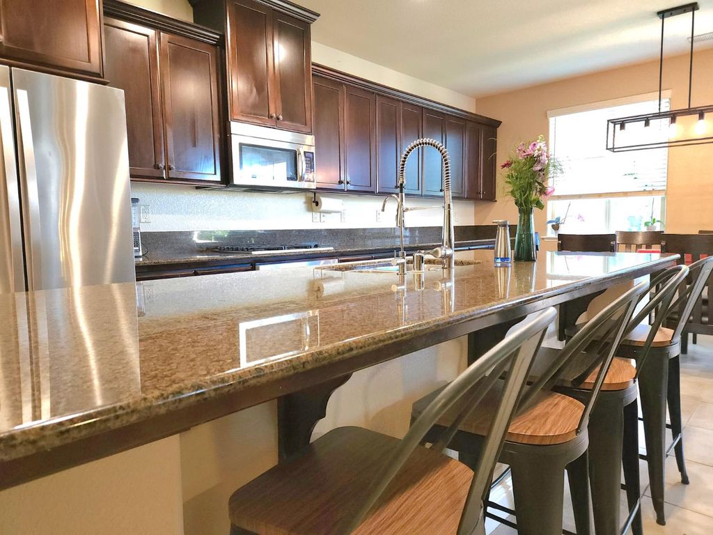 Image 17 of property listing at 5989 E Via San Loppia Drive, Fresno, CA 93727