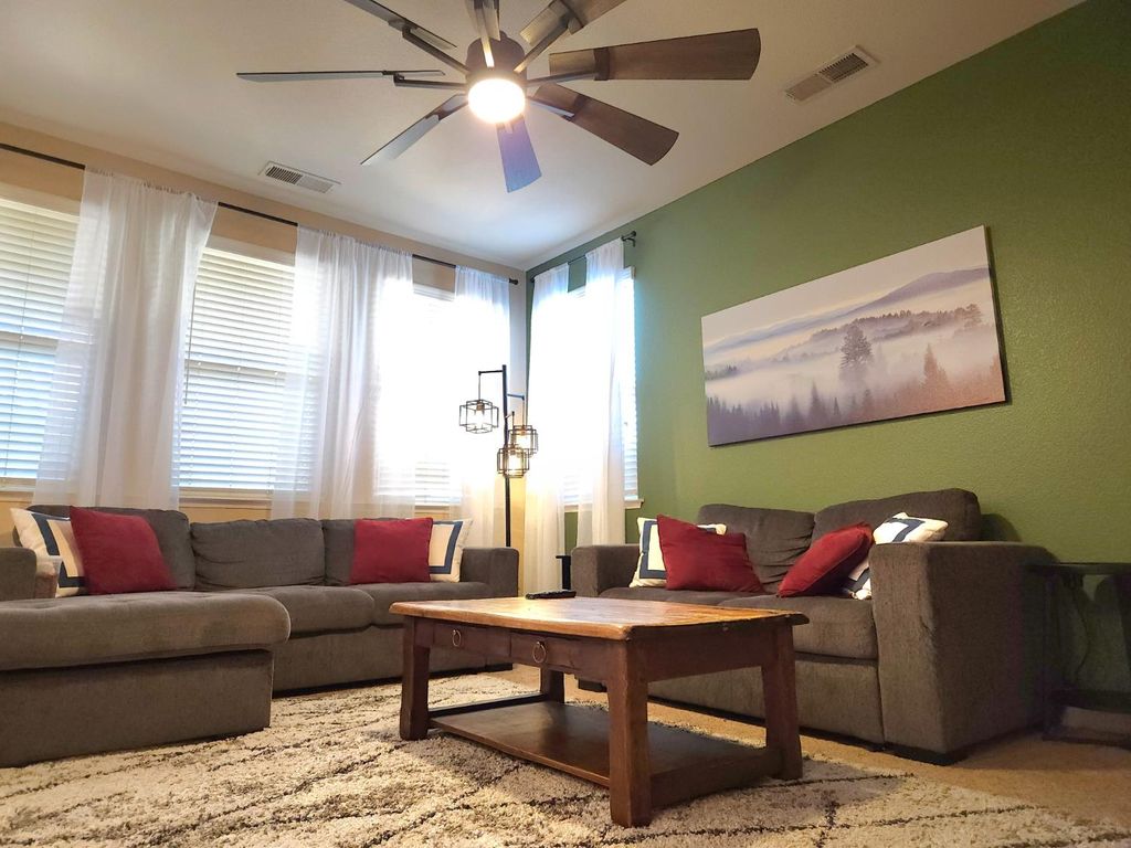 Image 21 of property listing at 5989 E Via San Loppia Drive, Fresno, CA 93727