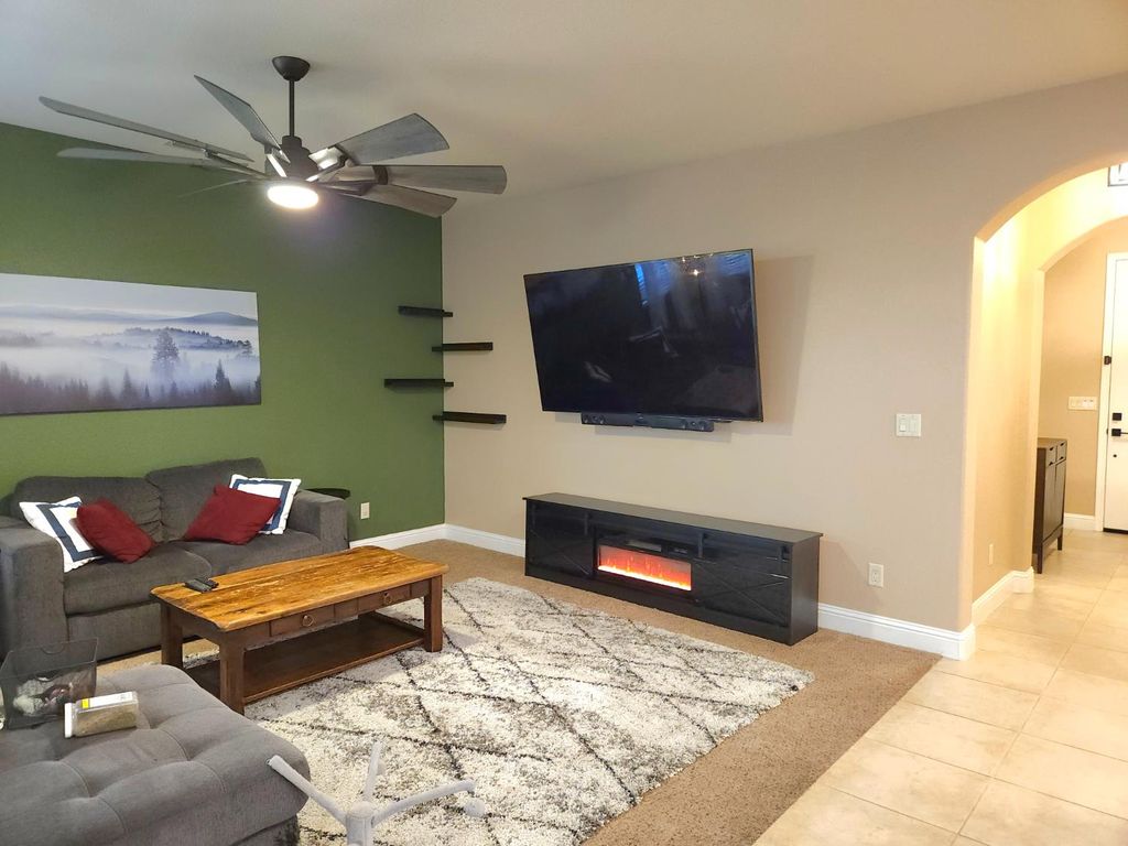 Image 23 of property listing at 5989 E Via San Loppia Drive, Fresno, CA 93727