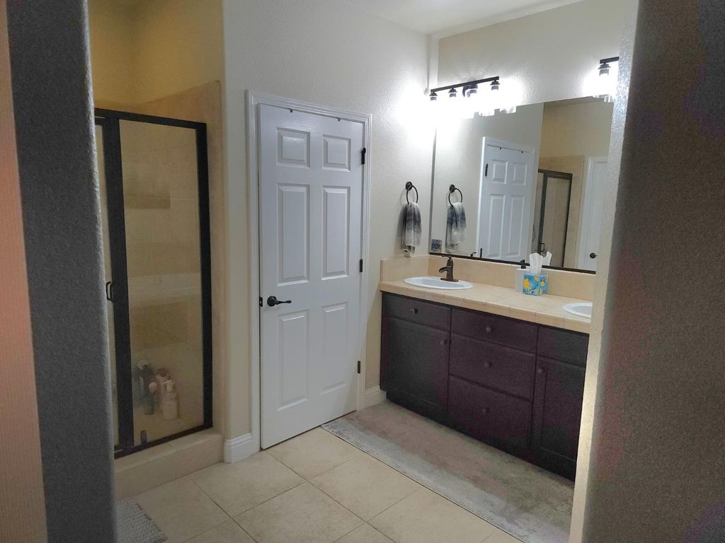 Image 27 of property listing at 5989 E Via San Loppia Drive, Fresno, CA 93727
