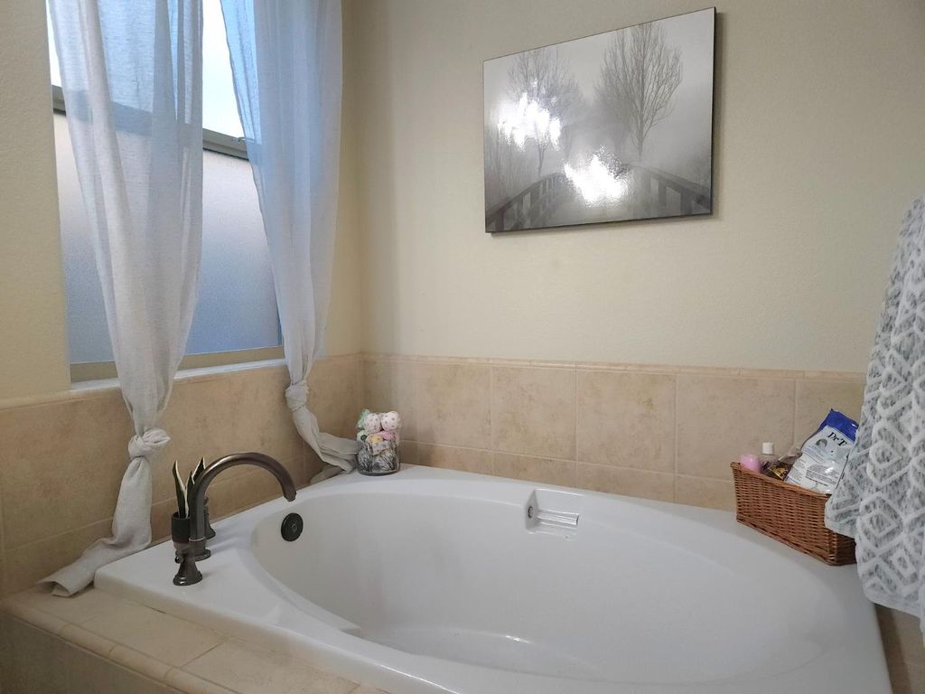 Image 29 of property listing at 5989 E Via San Loppia Drive, Fresno, CA 93727