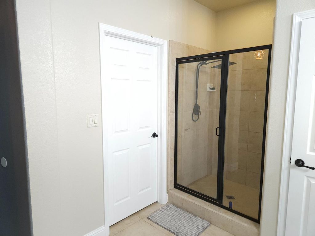Image 31 of property listing at 5989 E Via San Loppia Drive, Fresno, CA 93727