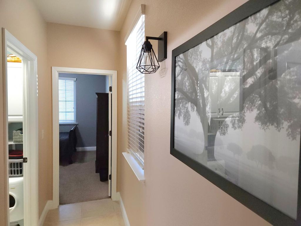 Image 32 of property listing at 5989 E Via San Loppia Drive, Fresno, CA 93727