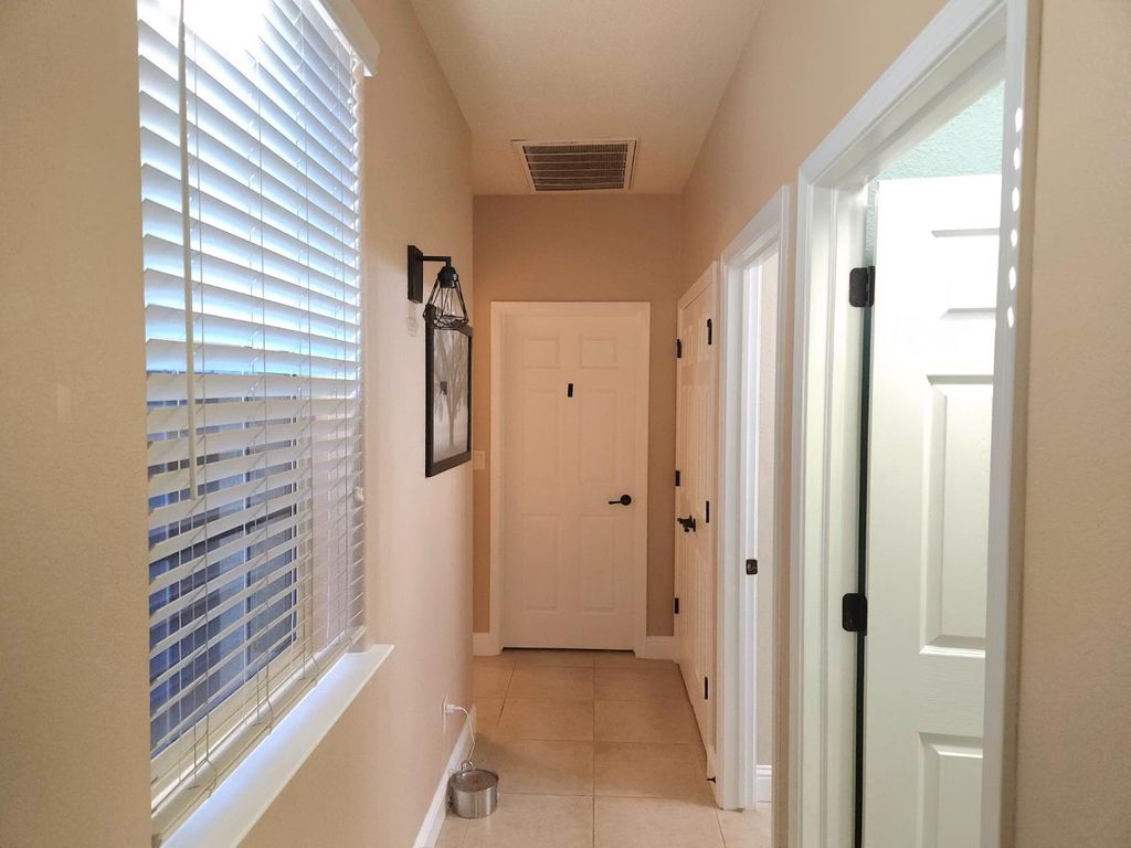 Image 33 of property listing at 5989 E Via San Loppia Drive, Fresno, CA 93727