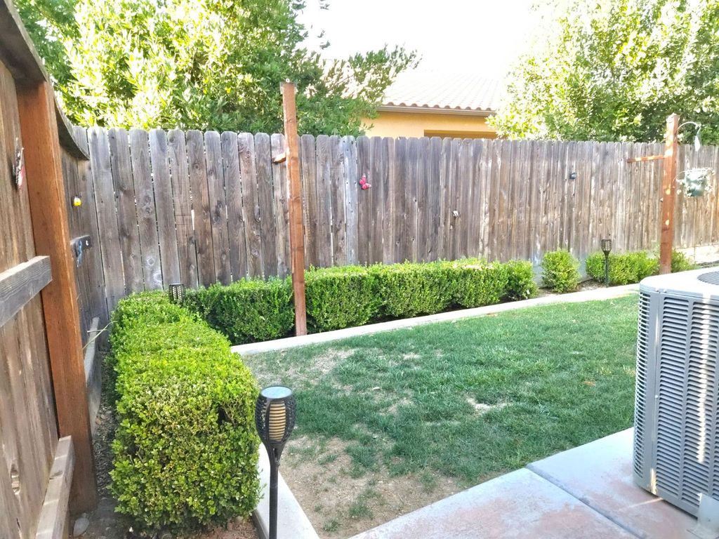 Image 48 of property listing at 5989 E Via San Loppia Drive, Fresno, CA 93727