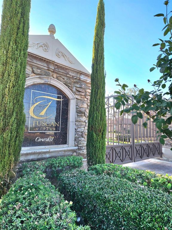 Image 49 of property listing at 5989 E Via San Loppia Drive, Fresno, CA 93727