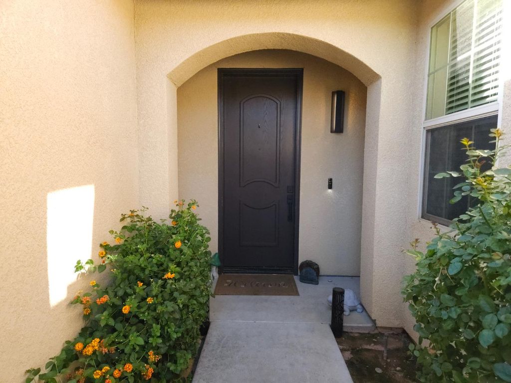 Image 5 of property listing at 5989 E Via San Loppia Drive, Fresno, CA 93727
