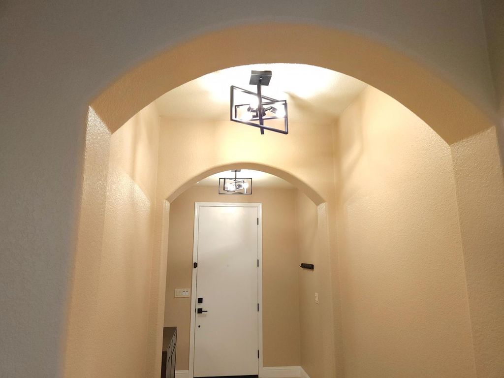 Image 9 of property listing at 5989 E Via San Loppia Drive, Fresno, CA 93727