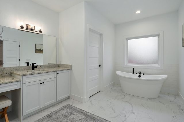 870 E Emerald Terrace, Nixa, MO 65714