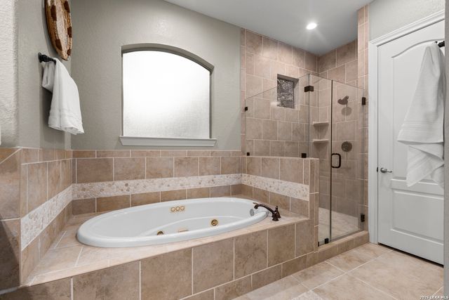 1911 Far Niente, San Antonio, TX 78258