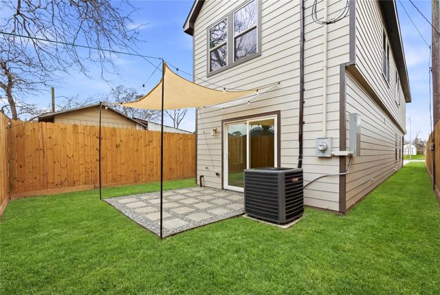 317 S 3rd Street, La Porte, TX 77571