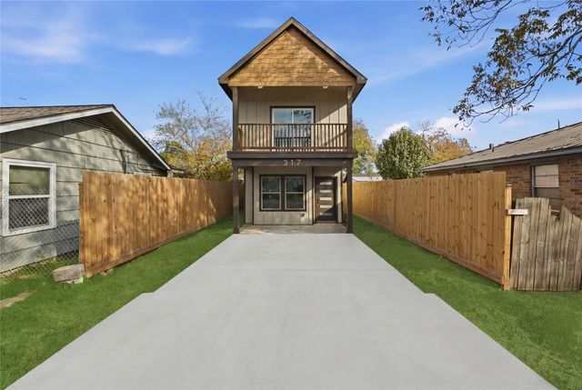 317 S 3rd Street, La Porte, TX 77571