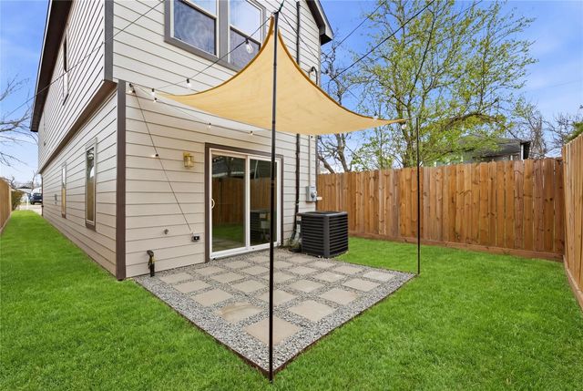 317 S 3rd Street, La Porte, TX 77571