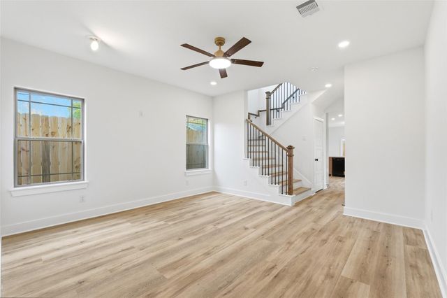 317 S 3rd Street, La Porte, TX 77571