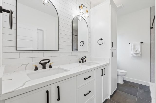 317 S 3rd Street, La Porte, TX 77571