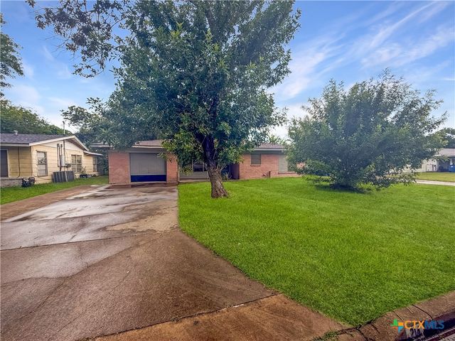 214 Crockett Street, Port Lavaca, TX 77979