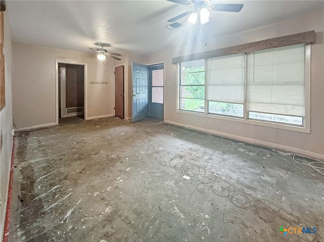 214 Crockett Street, Port Lavaca, TX 77979