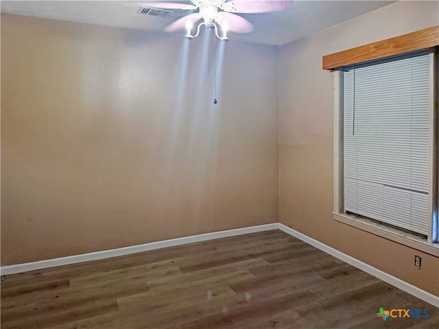 214 Crockett Street, Port Lavaca, TX 77979