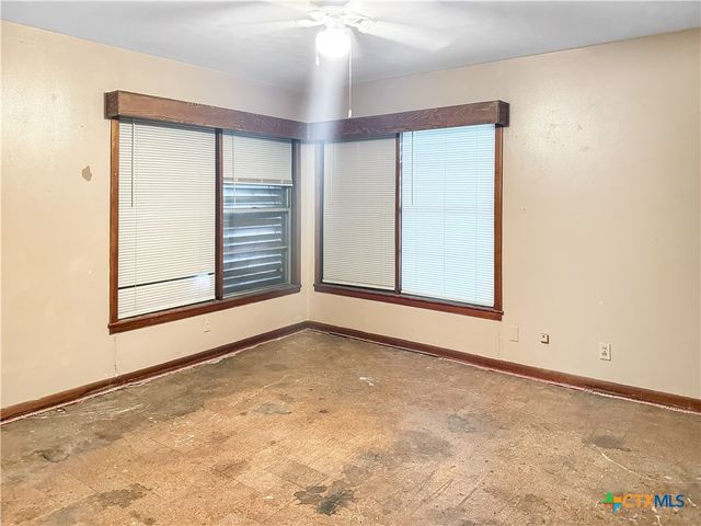 214 Crockett Street, Port Lavaca, TX 77979