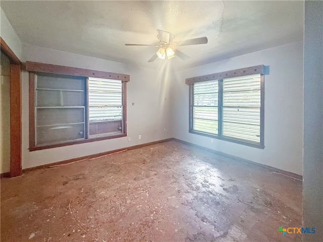 214 Crockett Street, Port Lavaca, TX 77979