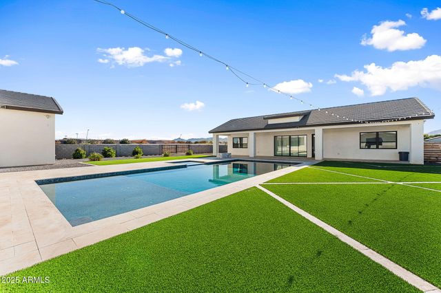 24614 S 183RD Place, Gilbert, AZ 85298