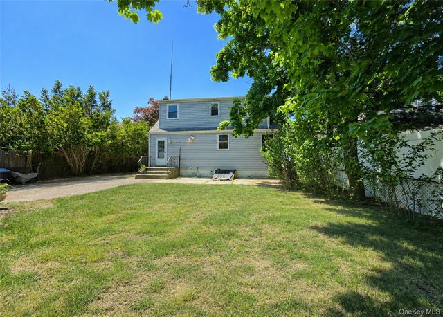 23 Robbins Avenue, Islip, NY 11751