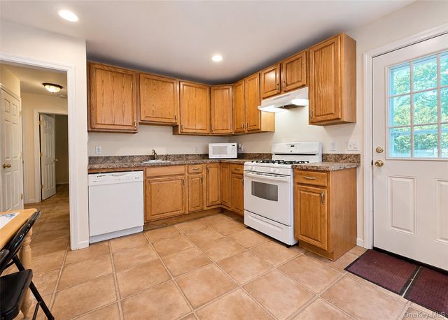 23 Robbins Avenue, Islip, NY 11751