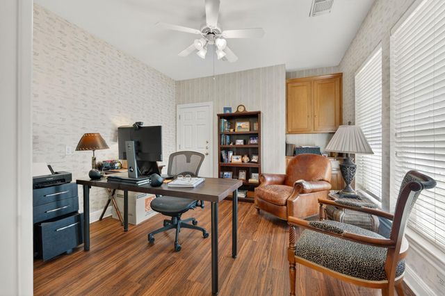 345 The Hills DR 3, The Hills, TX 78738