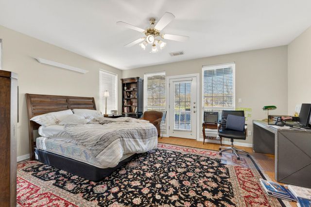 345 The Hills DR 3, The Hills, TX 78738