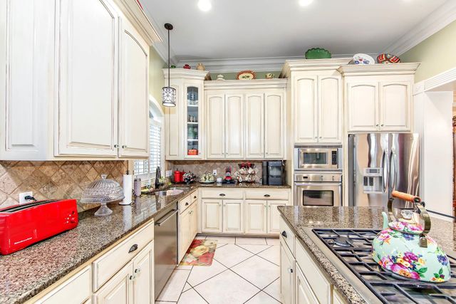 157 Regal Row, Houma, LA 70360