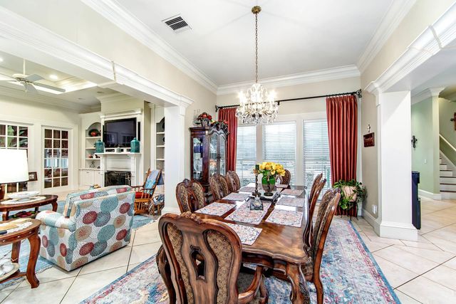 157 Regal Row, Houma, LA 70360