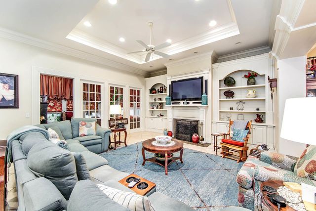 157 Regal Row, Houma, LA 70360