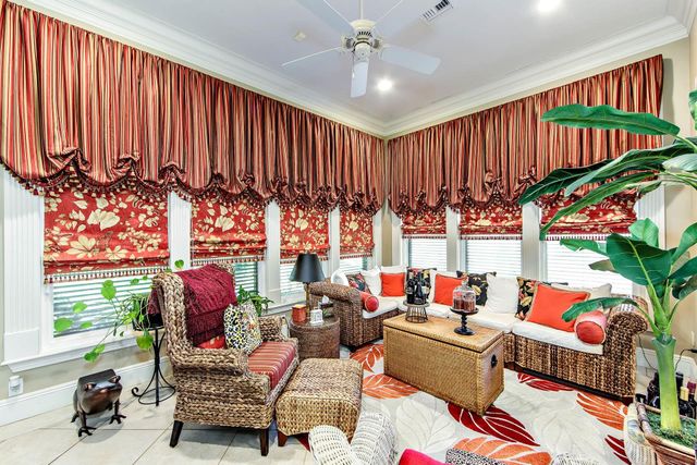 157 Regal Row, Houma, LA 70360