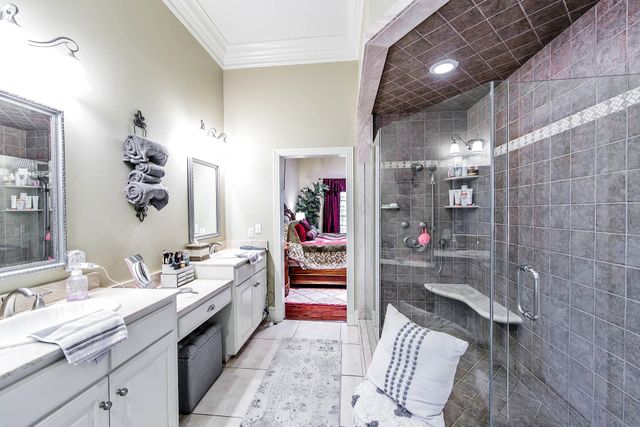 157 Regal Row, Houma, LA 70360