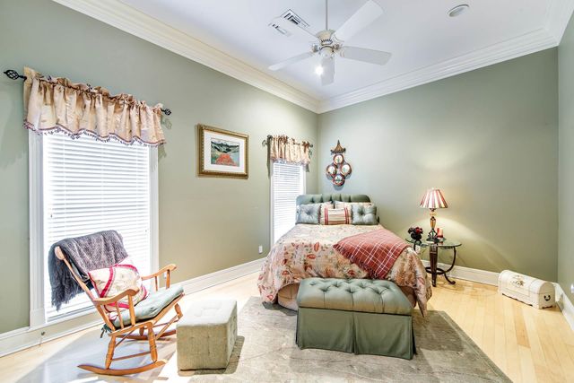 157 Regal Row, Houma, LA 70360