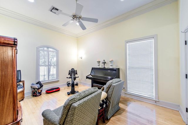 157 Regal Row, Houma, LA 70360