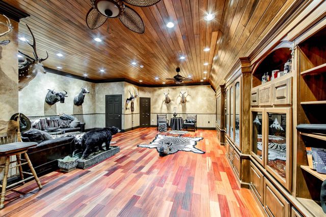 157 Regal Row, Houma, LA 70360