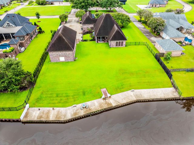 157 Regal Row, Houma, LA 70360