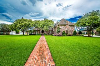 157 Regal Row, Houma, LA 70360