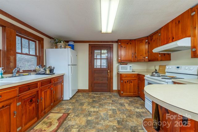 380 Buttercup Lane, Marion, NC 28752