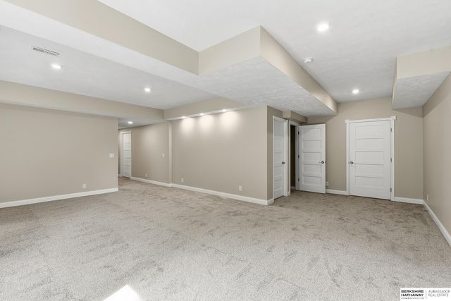 9010 S 21st Street, Bellevue, NE 68147