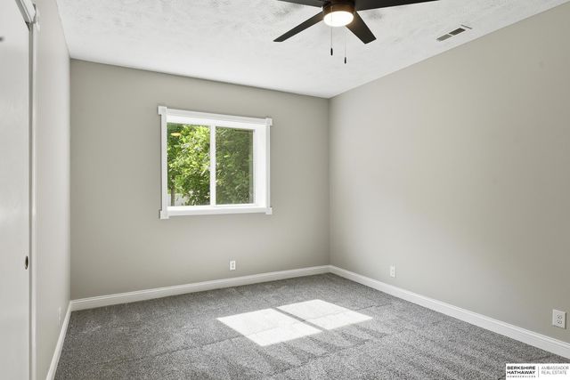9010 S 21st Street, Bellevue, NE 68147