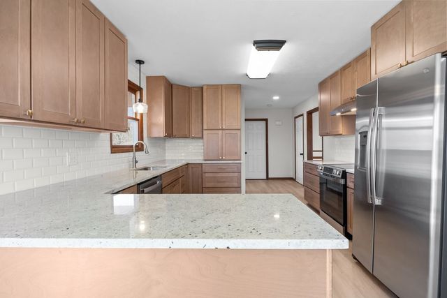 1024 E Piney Rd, Dickson, TN 37055