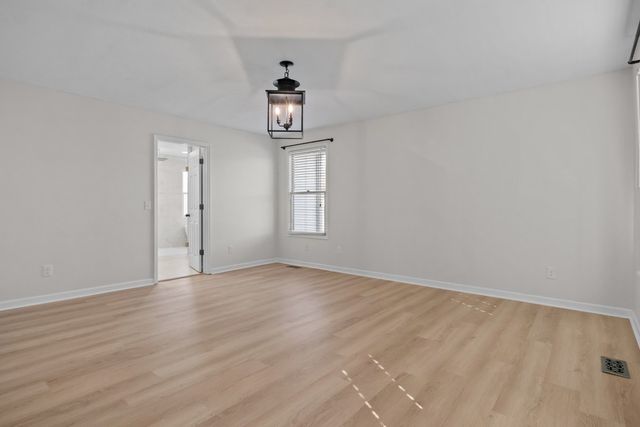 1024 E Piney Rd, Dickson, TN 37055