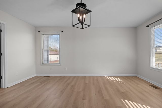 1024 E Piney Rd, Dickson, TN 37055