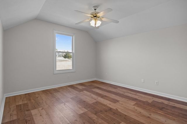 1024 E Piney Rd, Dickson, TN 37055