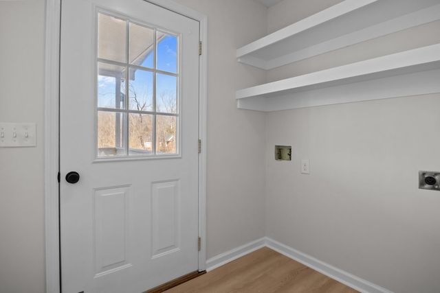 1024 E Piney Rd, Dickson, TN 37055