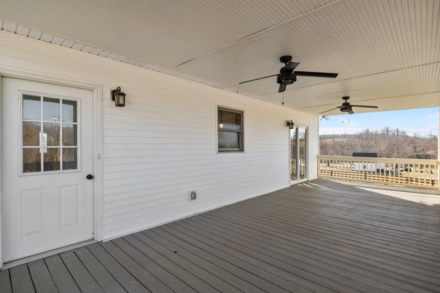 1024 E Piney Rd, Dickson, TN 37055