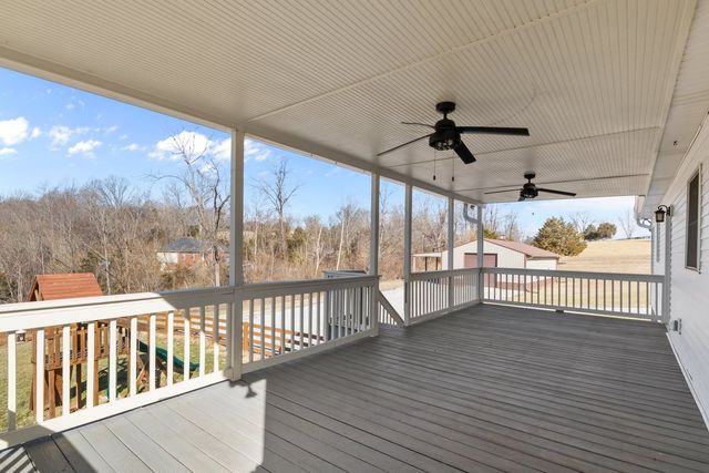 1024 E Piney Rd, Dickson, TN 37055